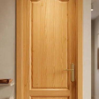 Puerta de interior de madera con dos cuarterones y manilla dorada